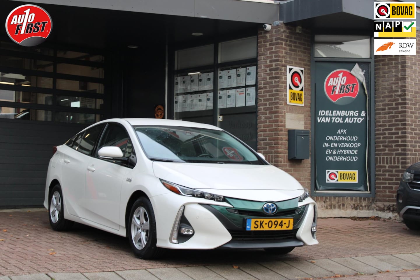 Toyota Prius - 1.8 Plug-in Business Plus // Navigatie // JBL sound // Camera // Extra winterbanden - AutoWereld.nl