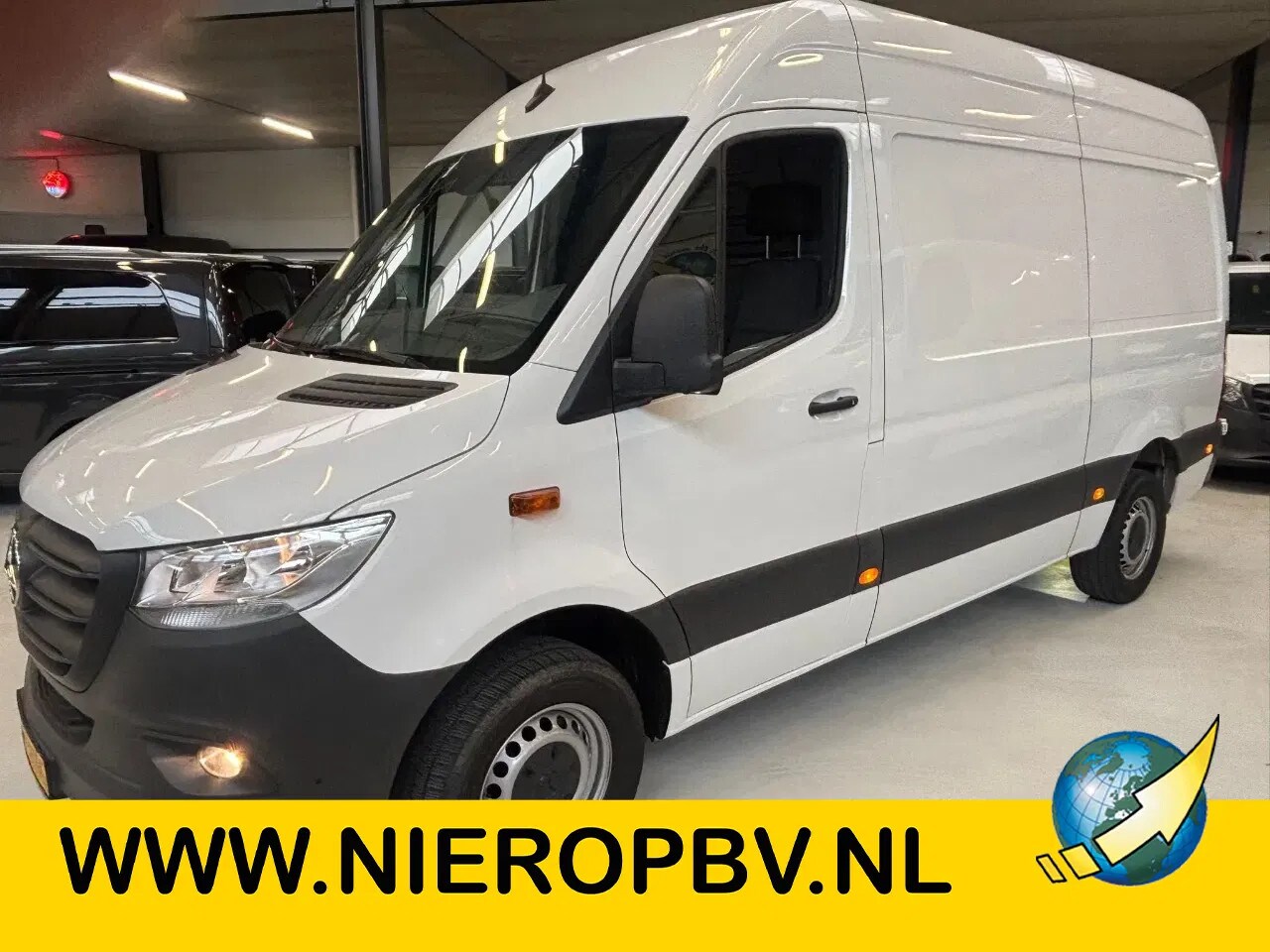 Mercedes-Benz Sprinter - 317CDI L2H2 Automaat Airco Navi Cruisecontrol 9800KM BPM VRIJ - AutoWereld.nl