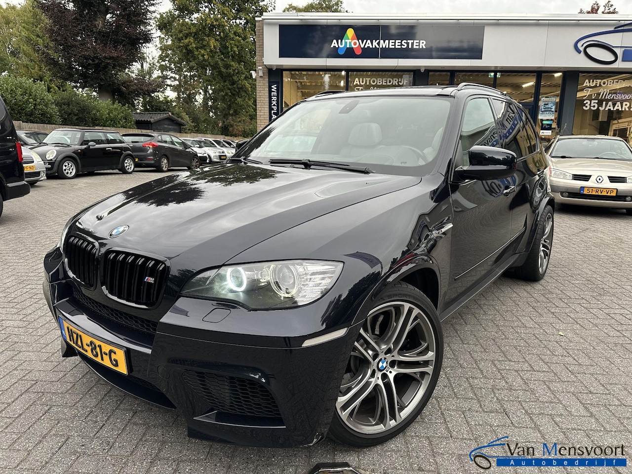 BMW X5 - 4.4i X5M 555PK Panorama|Headup|Softclose|Keyless - AutoWereld.nl