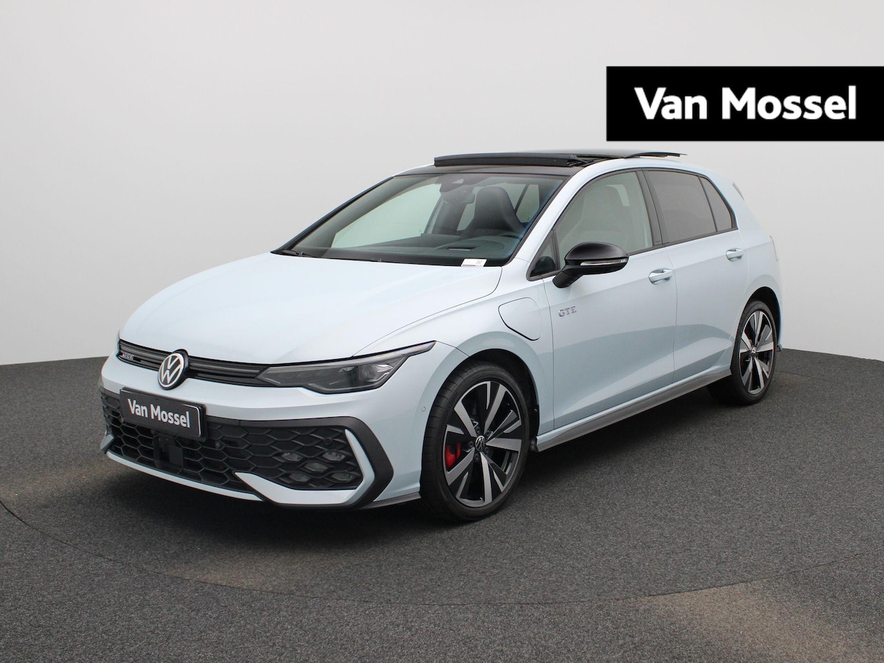 Volkswagen Golf - 1.5 eHybrid GTE | Automaat | Panoramadak | Navigatie | Apple Carplay / Android Auto | Trek - AutoWereld.nl
