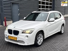 BMW X1 - SDrive20d Executive, panoramadak, navigatie, PDC