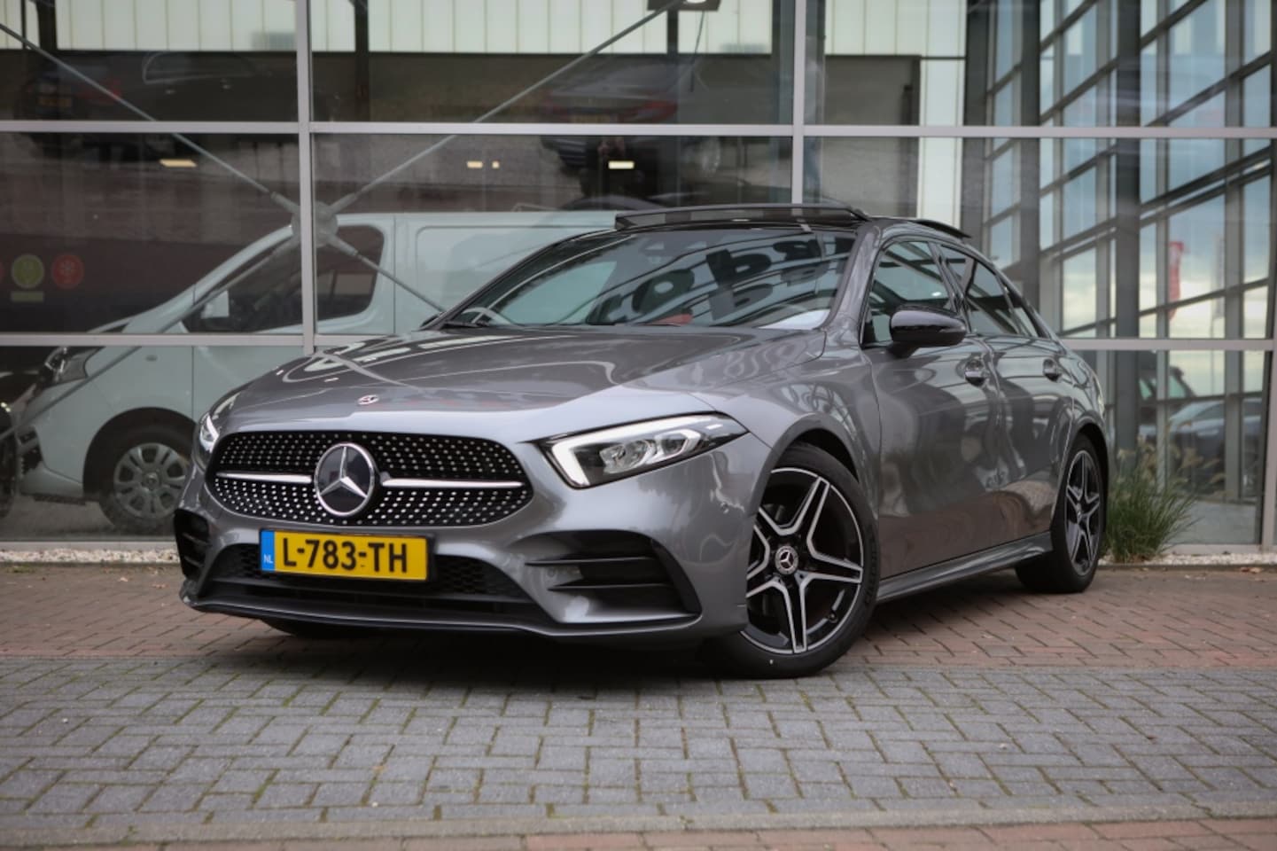 Mercedes-Benz A-klasse - 180 Bns Sol. AMG | Pano | - AutoWereld.nl
