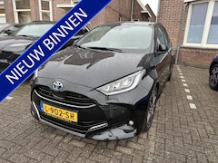 Toyota Yaris - 1.5 Hybrid Executive Panoramadak / Navigatie / Stoel- en stuurverwarming / Parkeersensoren