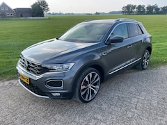 Volkswagen T-Roc - 2.0 TSI 4Motion Sport Apadtieve cruise control, panorama dak en trekhaak