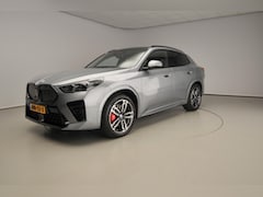 BMW iX2 - eDrive20 M-Sportpakket / Trekhaak / Panoramadak / Harman-Kardon / Getint glas / Alu wielen
