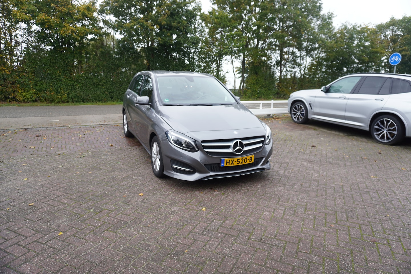 Mercedes-Benz B-klasse - 180 Ambition AUTOMAAT TREKHAAK CRUISE NAVI - AutoWereld.nl