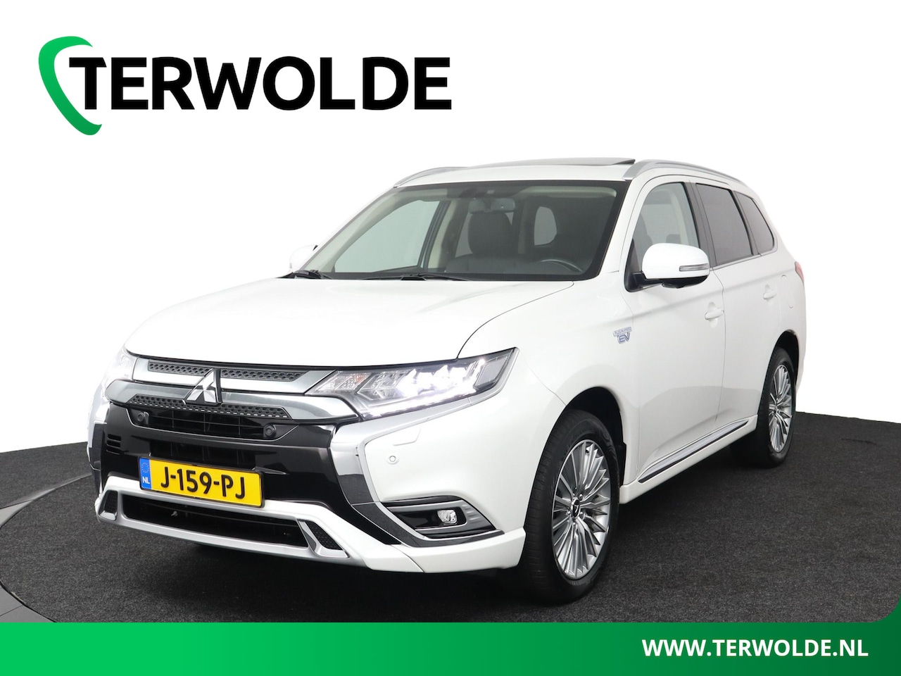 Mitsubishi Outlander - 2.4 PHEV Intense+ | Navigatie | 360 Camera | Leer / Alcantara | Schuifdak | Stoel- en stuu - AutoWereld.nl