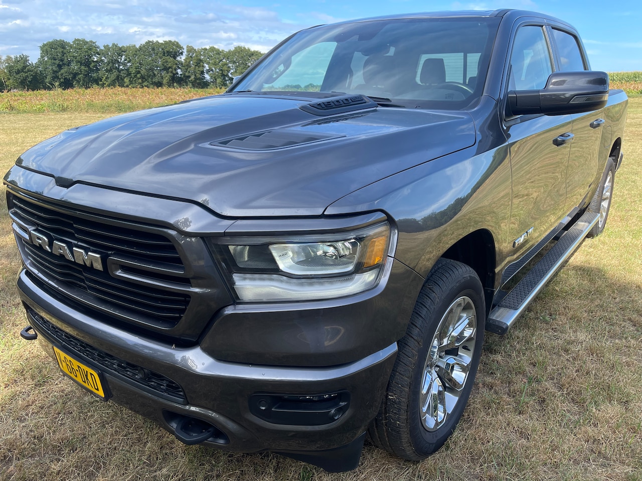 Dodge Ram 1500 - 5,7 HEMI LPG Laramie in nieuwstaat 2024 - AutoWereld.nl