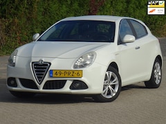 Alfa Romeo Giulietta - 1.4 Distinctive NAP/NAVI/LED/PDC/CRUISE