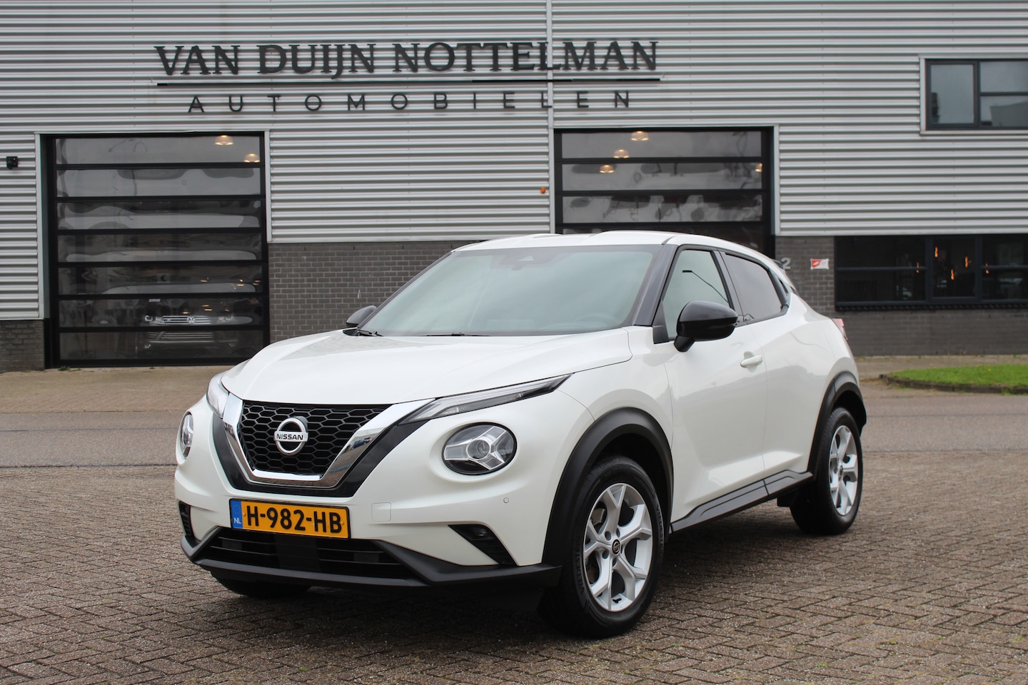 Nissan Juke - 1.0 DIG-T N-Connecta / Carplay / Camera / N.A.P. - AutoWereld.nl