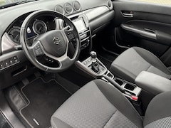 Suzuki Vitara - 1.4 Boosterjet Select Smart Hybrid All Seasonbanden | Afneembare Trekhaak | Navigatiesyste