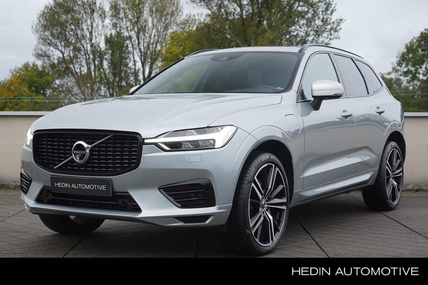 Volvo XC60 - 2.0 T8 Twin Engine AWD R-Design Dode Hoek Detectie | Adaptieve Cruise Control | Sportstoel - AutoWereld.nl