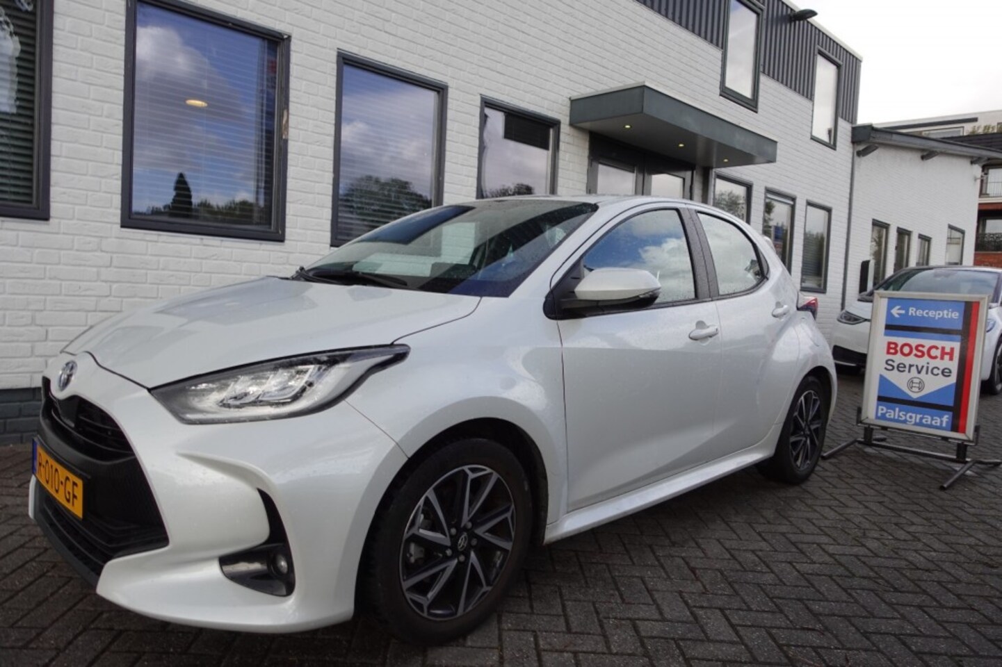Toyota Yaris - 1.5 HYB. DYNAMIC 5 DRS AUTOMAAT - AutoWereld.nl