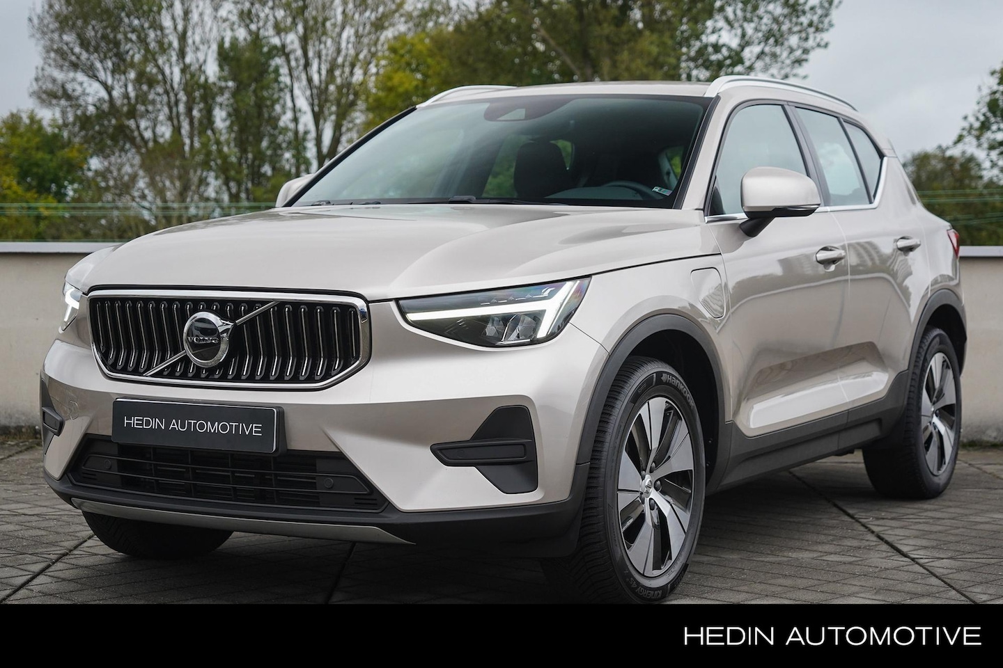 Volvo XC40 - 1.5 T4 Plug-in hybrid Plus Bright Dode Hoek Detectie| Apple Carplay/Android Auto | Verwarm - AutoWereld.nl