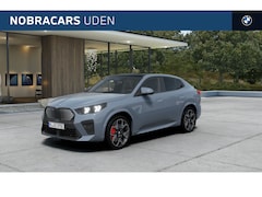 BMW iX2 - eDrive20 M Sport / Panoramadak / Sportstoelen / Achteruitrijcamera / M Adaptief onderstel