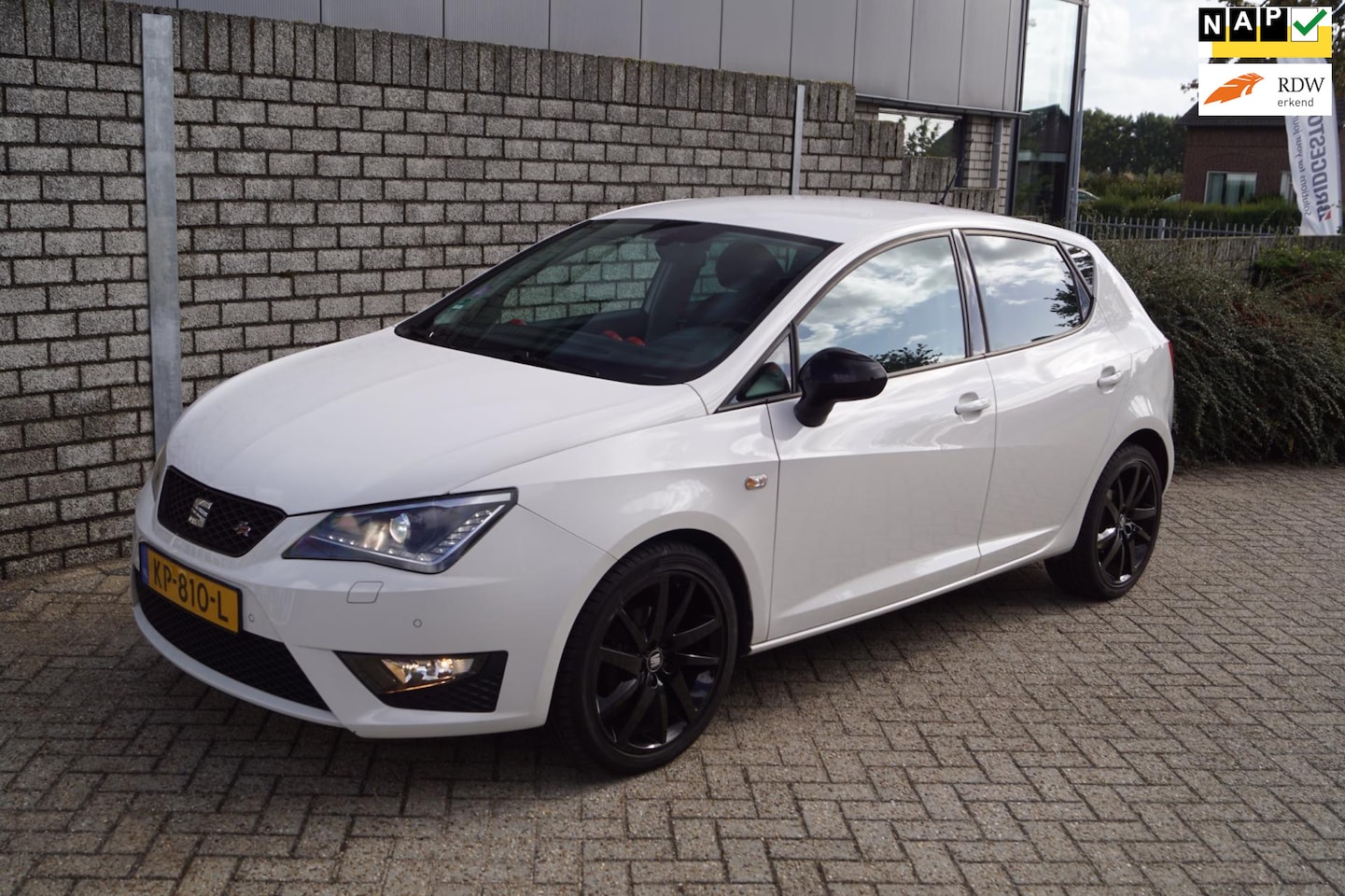 SEAT Ibiza - 1.0 EcoTSI FR Connect 5 Deurs Navi Clima Xenon Sportst Stoelverw Apple Carplay Cruise 2x P - AutoWereld.nl