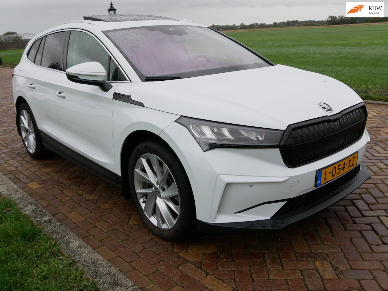 Skoda Enyaq iV - 80 AC NAVI LEATHER PANO CAMERA ELEC.BOOT ** 21299 NETTO ** - AutoWereld.nl