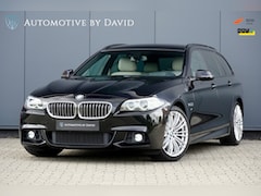 BMW 5-serie Touring - 520i M SPORT HIGH EXEC AUTOMAAT / GROOT ONDERHOUD / TREKHAAK ELEK. / HARMAN KARDON / 19 IN