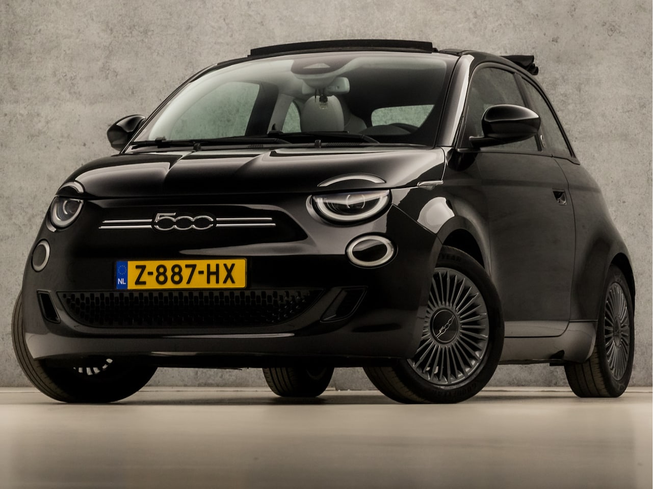 Fiat 500 C - 500e Icon 42 kWh (APPLE CARPLAY, GROOT NAVI, CLIMATE, LED, LM VELGEN, CRUISE CONTROL, NIEU - AutoWereld.nl
