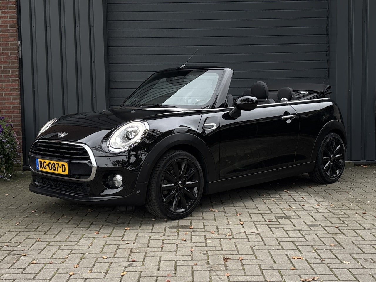 MINI Cabrio - Mini 1.5 Cooper Chili Serious Business Harman & Kardon - HUD - Stoelverwarming - Navi - - AutoWereld.nl