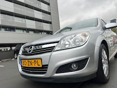 Opel Astra - 1.6 Temptation AUTOMAAT CarPlay Dealer Onderhouden