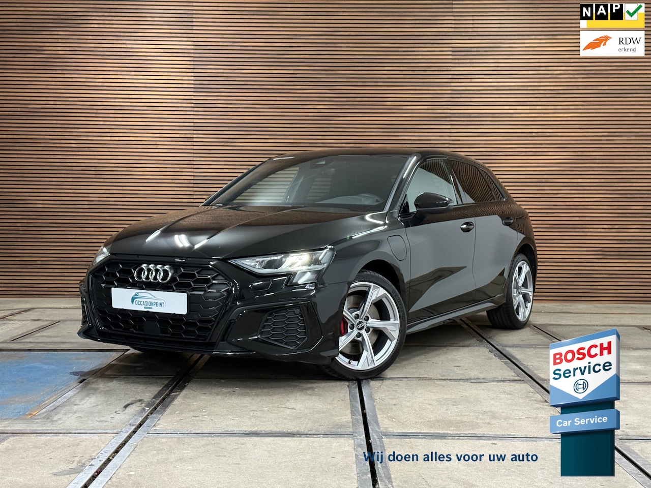 Audi A3 Sportback - 45 TFSI e S edition Competition | S-Line | RS-stoelen Alcantara | Navigatie | Virtual Cock - AutoWereld.nl