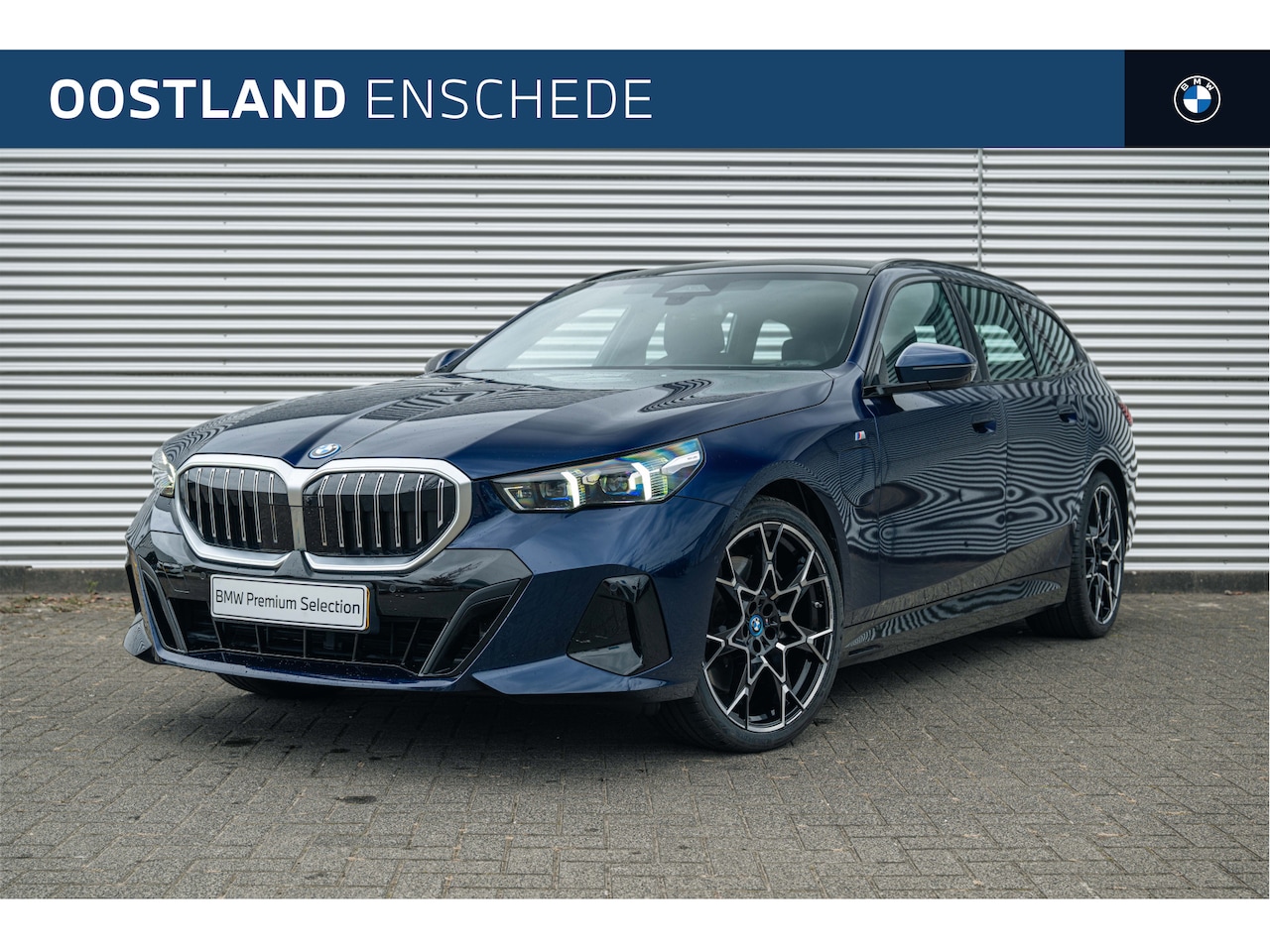 BMW 5-serie Touring - 550e xDrive M Sport Automaat / Panoramadak / Trekhaak / Adaptief onderstel professional / - AutoWereld.nl
