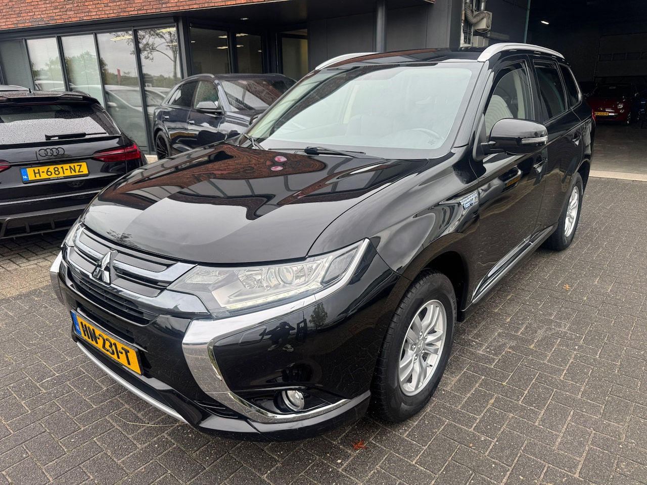 Mitsubishi Outlander - 2.0 PHEV Business Edition NAVI CAMERA ORIG NL NAP SUPER KMS - AutoWereld.nl