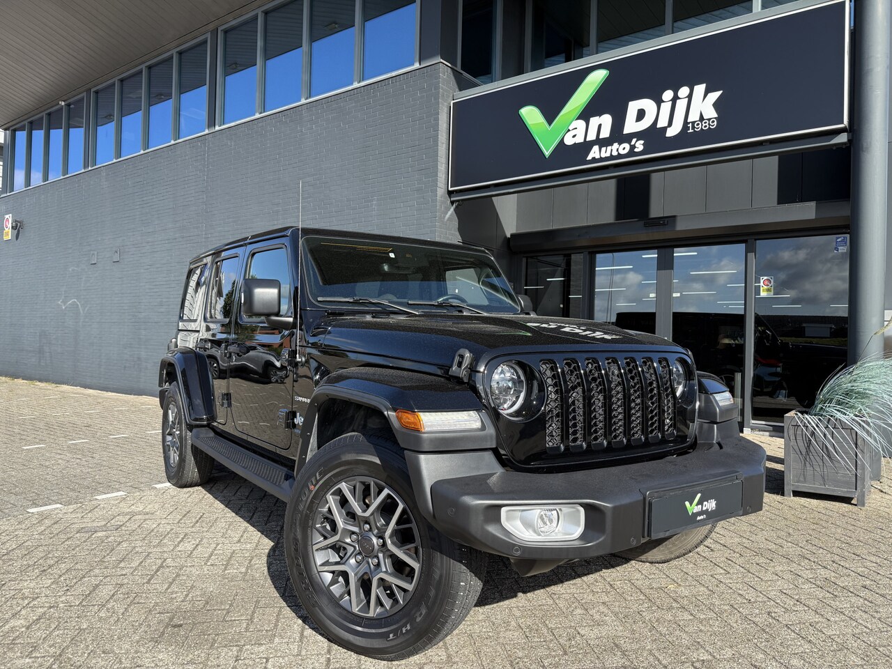 Jeep Wrangler Unlimited - 4xe 380 Sahara Panodak Leer Navi 360Camera Led - AutoWereld.nl