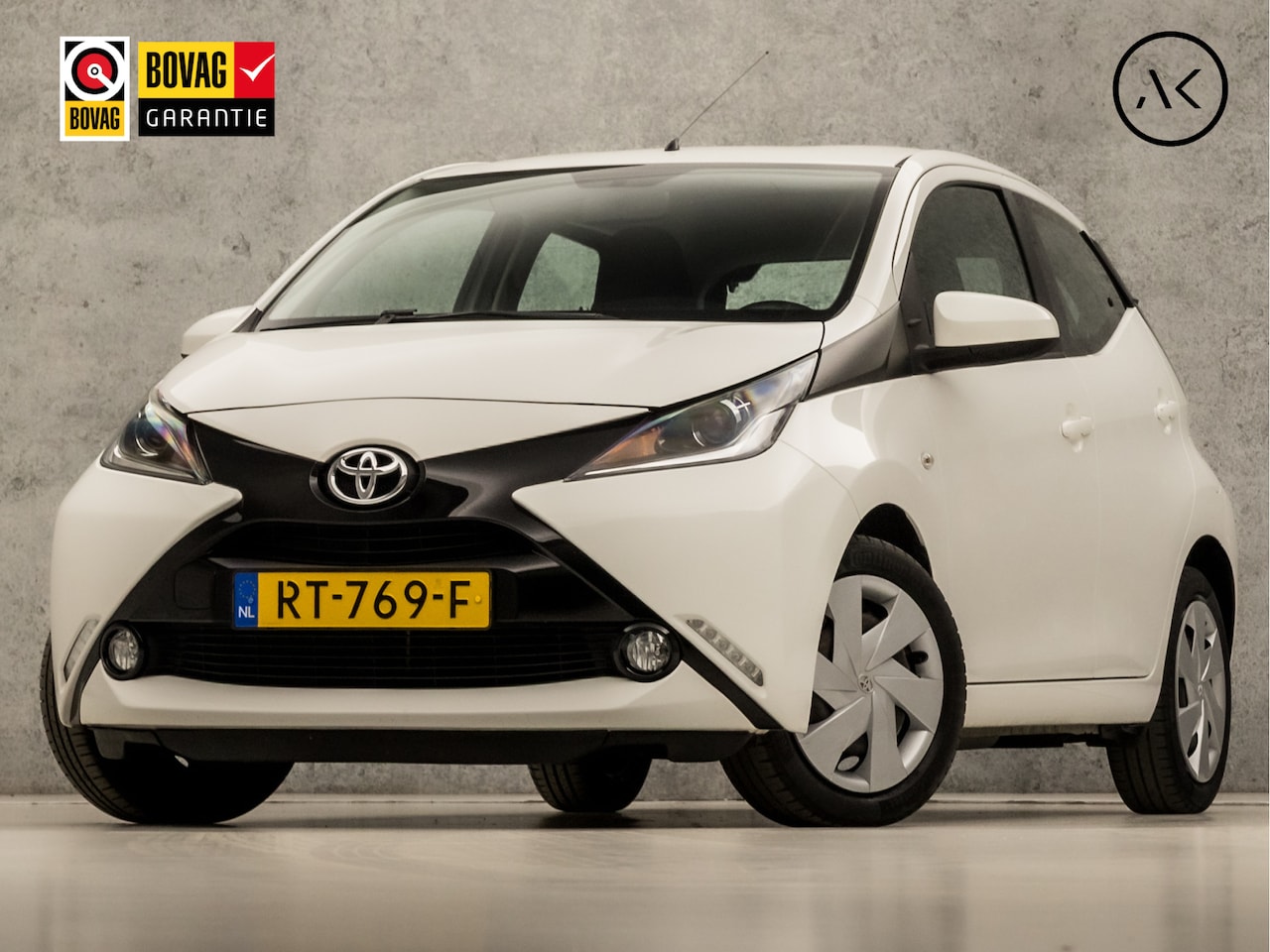 Toyota Aygo - 1.0 VVT-i X-play (APPLE CARPLAY, SCHERM, AIRCO, 5 DEURS, RADIO, ELEK PAKKET, NIEUWE APK, N - AutoWereld.nl