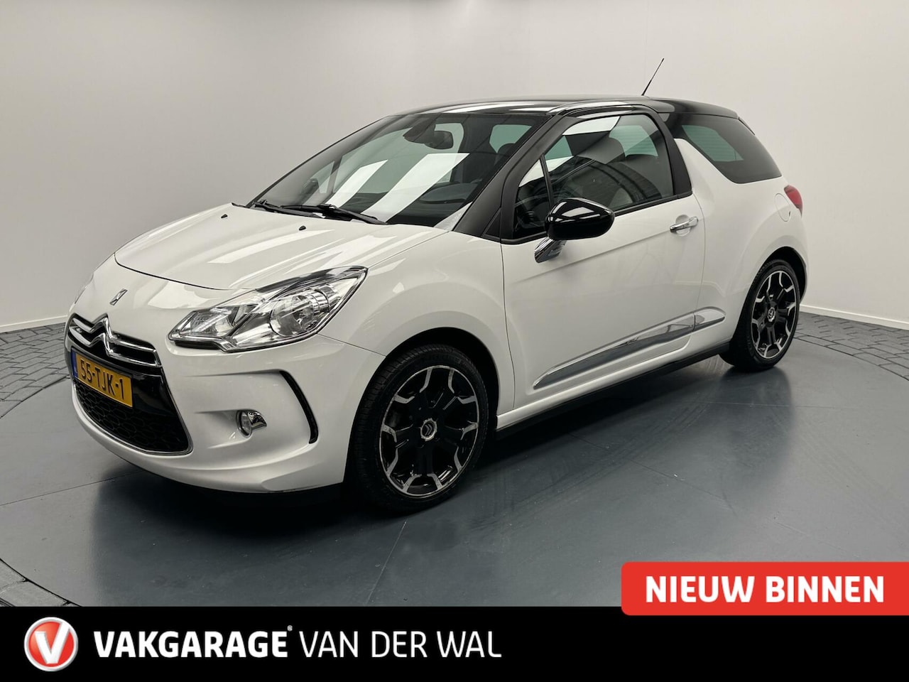 Citroën DS3 - 1.6 e-HDi So Chic Navigatie-Cr.contr-Clima-Stoelverwarming-Parkeersensoren-Lm17''velgen - AutoWereld.nl
