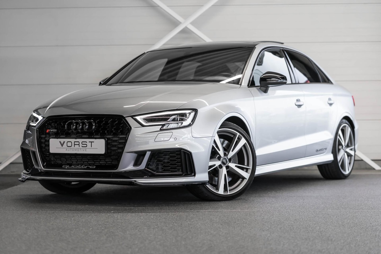 Audi RS3 - 2.5 TFSI quattro B&O Keyless Pano Schaalstoel ACC - AutoWereld.nl