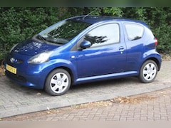 Toyota Aygo - 1.0-12V + NWE APK Stuurbekr. 2 sleutels