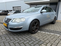 Volkswagen Passat - 2.0 FSI Highline | ECC | Navi | Alcantara | Nieuwe APK