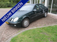 Mercedes-Benz E-klasse - 240 Elegance LPG-G3 Handgeschakeld 6 Cilinder. Zo Mee