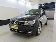 Volkswagen Tiguan - 1.5 TSI ACT Highline Business R Digidash | Pano | LED | LMV 19"| NL auto | 1e eig