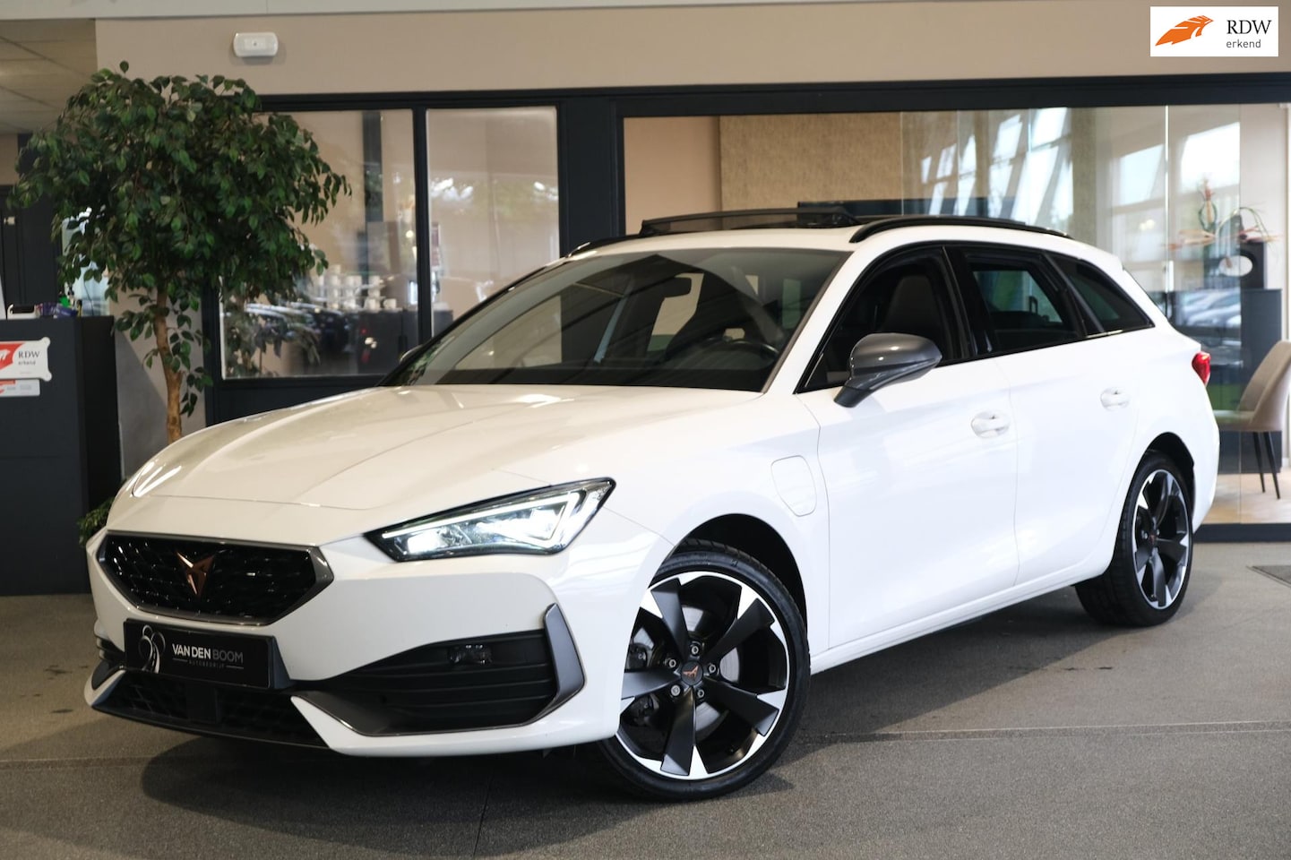 CUPRA Leon Sportstourer - 1.4 e-Hybrid VZ Performance 204 PK Navi Pano Cruise PDC - AutoWereld.nl