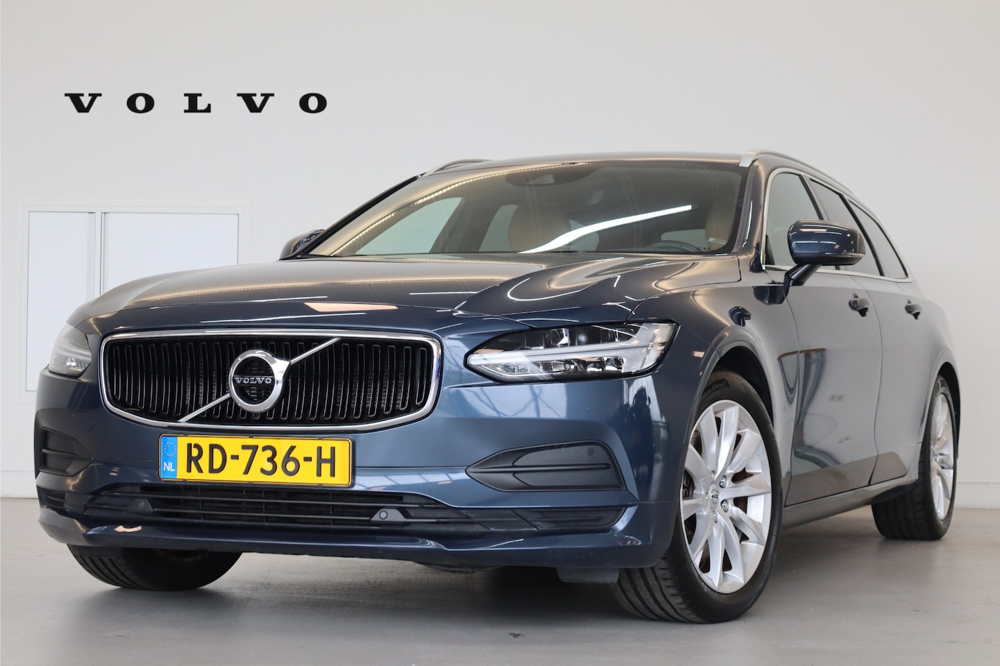 Volvo V90 - T5 252PK 90th Anniversary Edition | Uniek! | Amber | Camera | Keyless | Blis | Park Assist - AutoWereld.nl