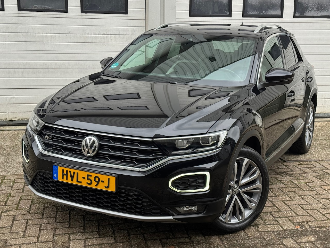 Volkswagen T-Roc - 2.0 TSI 4Motion Sport acc/led/xenon/aut/carplay/blindspot/navi/selectmodus/parkeersensoren - AutoWereld.nl