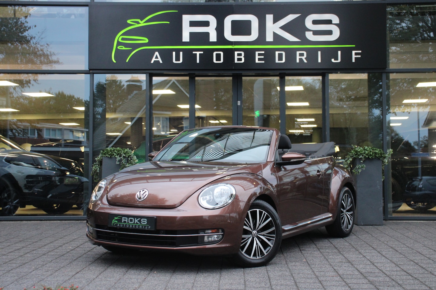 Volkswagen Beetle Cabriolet - 1.2 TSI Design BlueMotion Navi/Camera/H-leder/17Inch - AutoWereld.nl