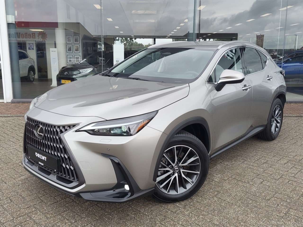 Lexus NX - 450h+ AWD Luxury Line | Trekhaak | Sensoren | Leder | Android Au - AutoWereld.nl
