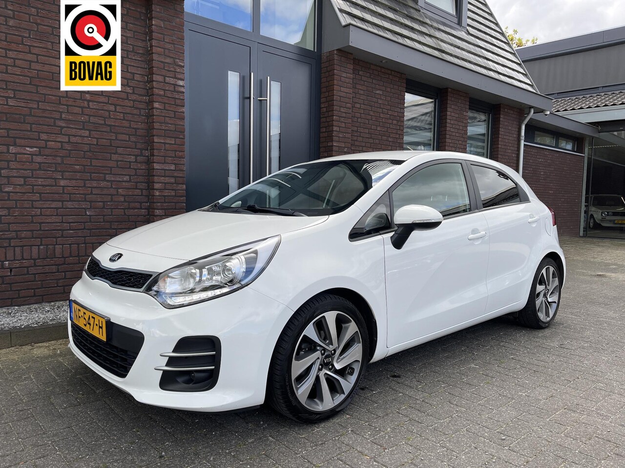Kia Rio - 1.2(4cil.) CVVT ExecutiveLine NAV | LED | CAMERA | CRUISE CONTROL | CLIMATE CONTROL - AutoWereld.nl