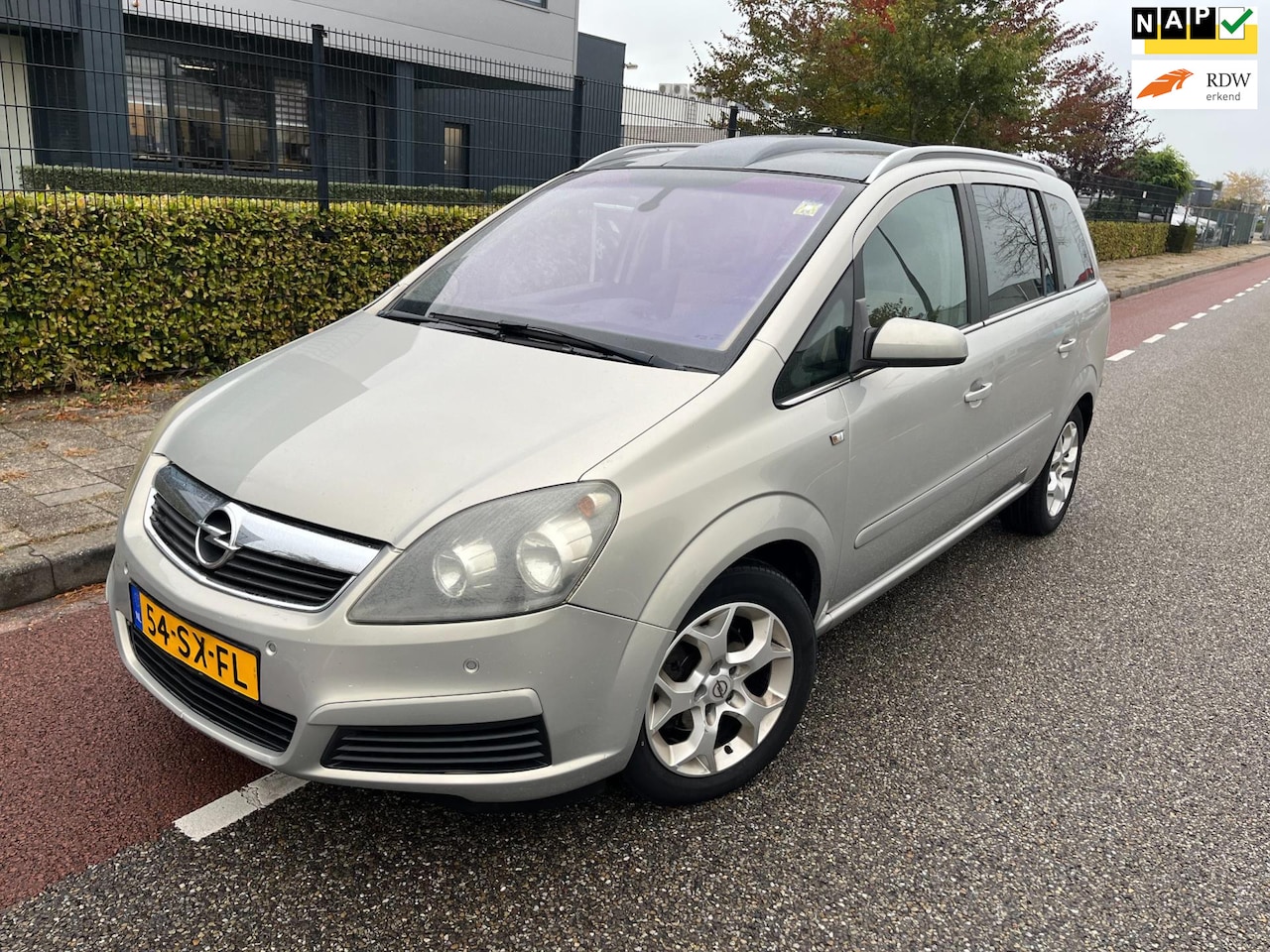 Opel Zafira - 1.6 Cosmo Panorama-dak APK Nieuw Cruise-Control Parkeersensoren-Voor/Achter Trekhaak - AutoWereld.nl