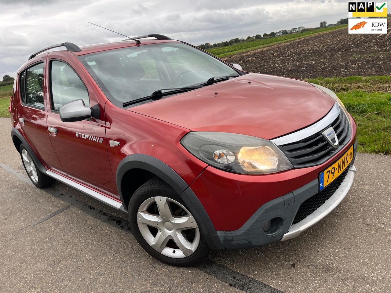 Dacia Sandero Stepway - 1.6 / 166.000km nap - AutoWereld.nl