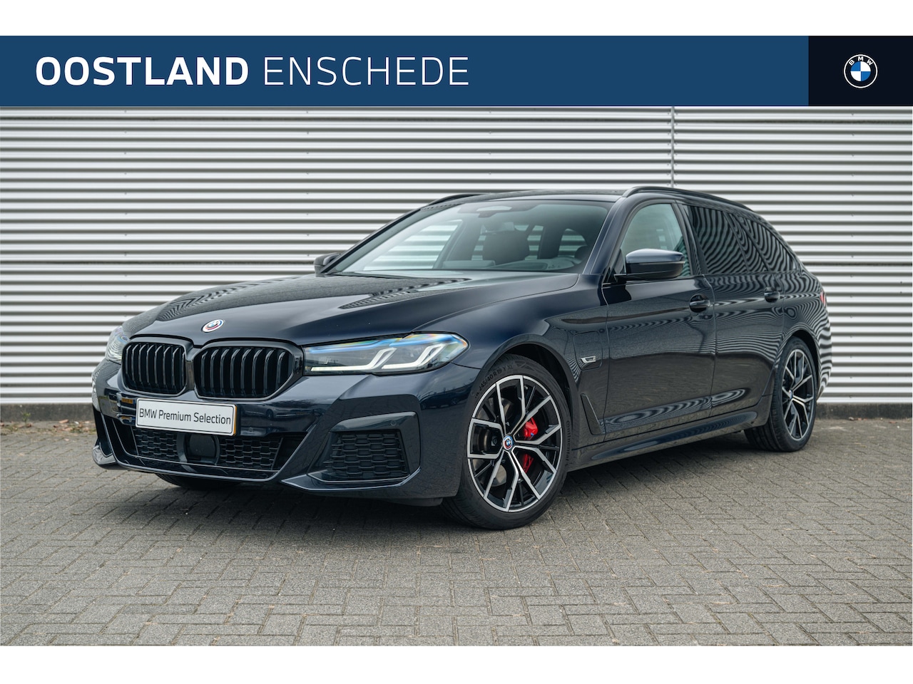 BMW 5-serie Touring - 530e High Executive M Sport Automaat / Panoramadak / Trekhaak / Laserlight / Active Cruise - AutoWereld.nl