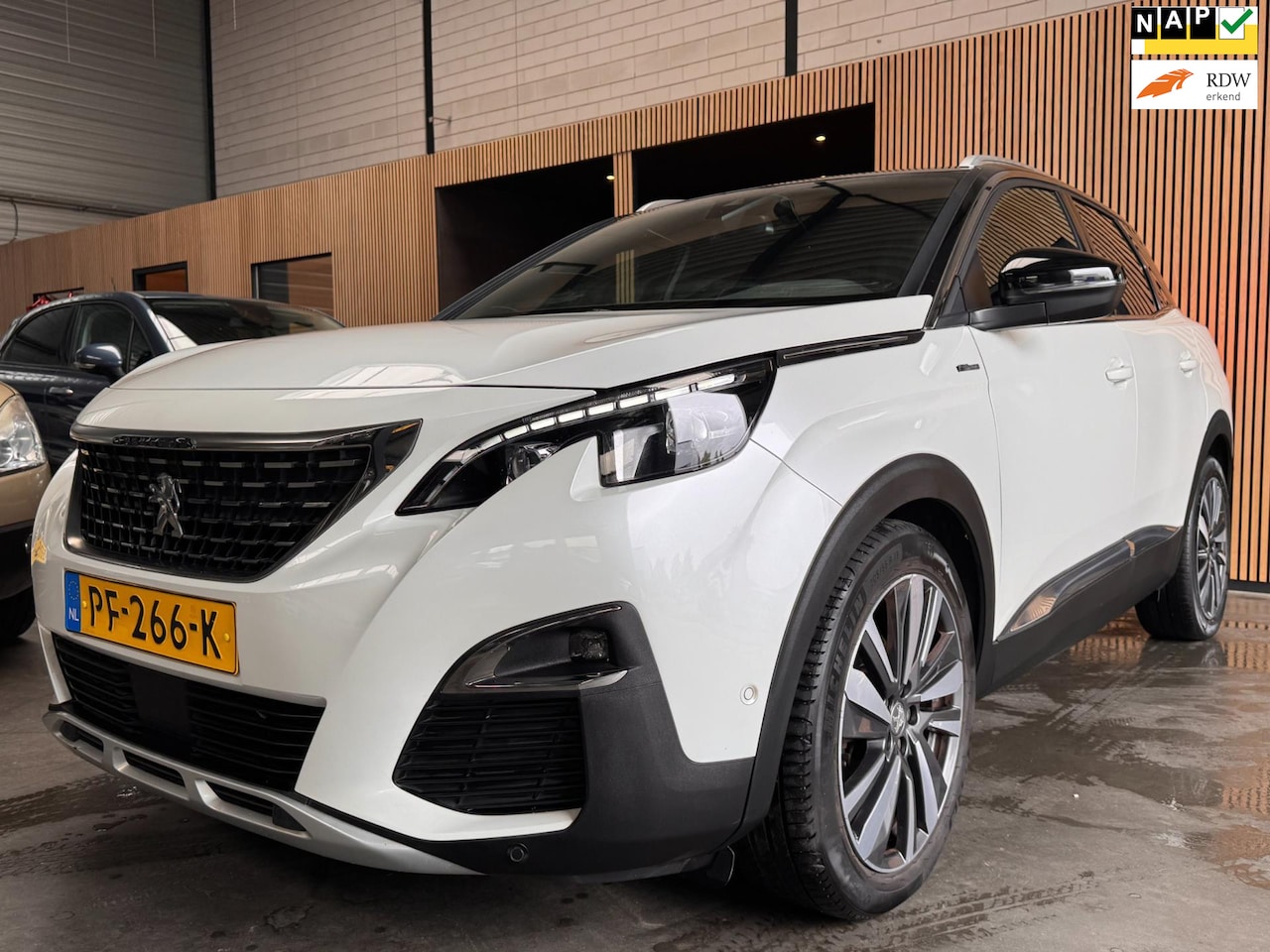 Peugeot 3008 - 1.6 e-THP GT Line Leer|Navi|Virtual|Trekhaak|NAP|APK - AutoWereld.nl