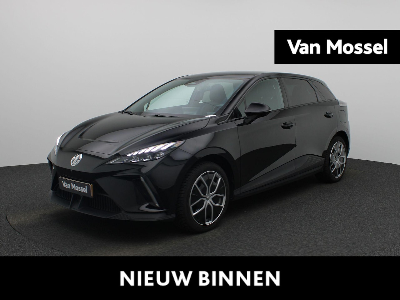 MG 4 - MG4 64 kWh Luxury | CAMERA | NAVIGATIE | APPLE CARPLAY | HALF STOF-LEDEREN BEKLEDING - AutoWereld.nl