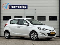 Hyundai i20 - 1.2i i-Deal Navi | Climate | Pdc | LM Velgen | Net binnen