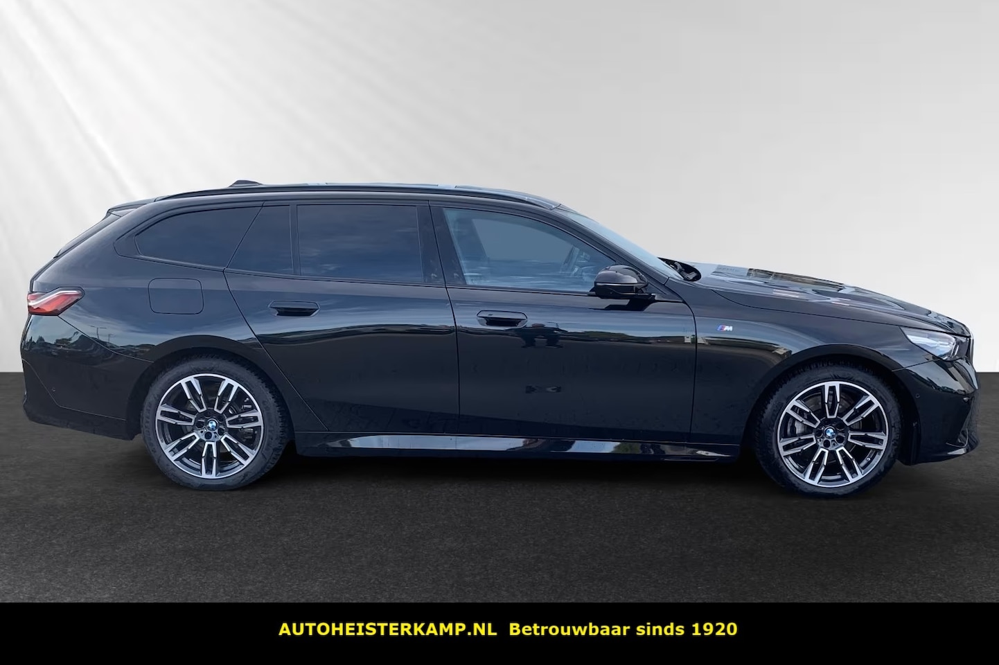 BMW 5-serie Touring - 540d xDrive 286 PK M-Sport ACC Head-Up Trekhaak Bowers Wilkins Stoelkoeling Stuurverwarmin - AutoWereld.nl