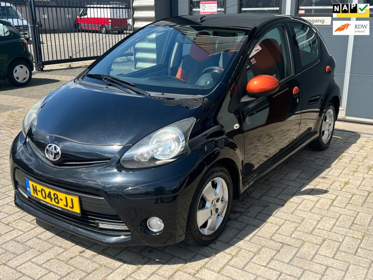 Toyota Aygo - 1.0 VVT-i Dynamic Orange 1.0 VVT-i Dynamic Orange - AutoWereld.nl